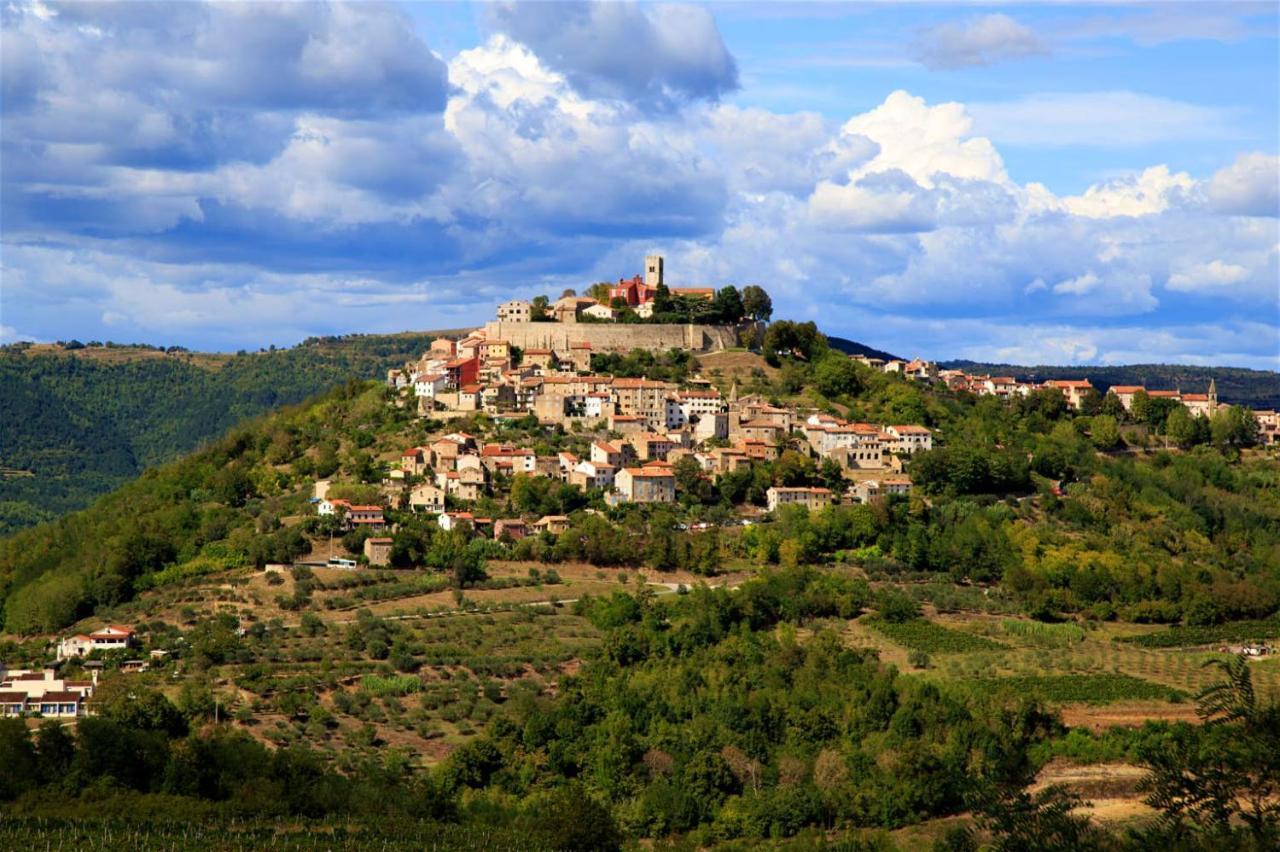 Apartment Parenzana, Little Row House With Big Green Yard In Central Istria Rakotule Екстериор снимка