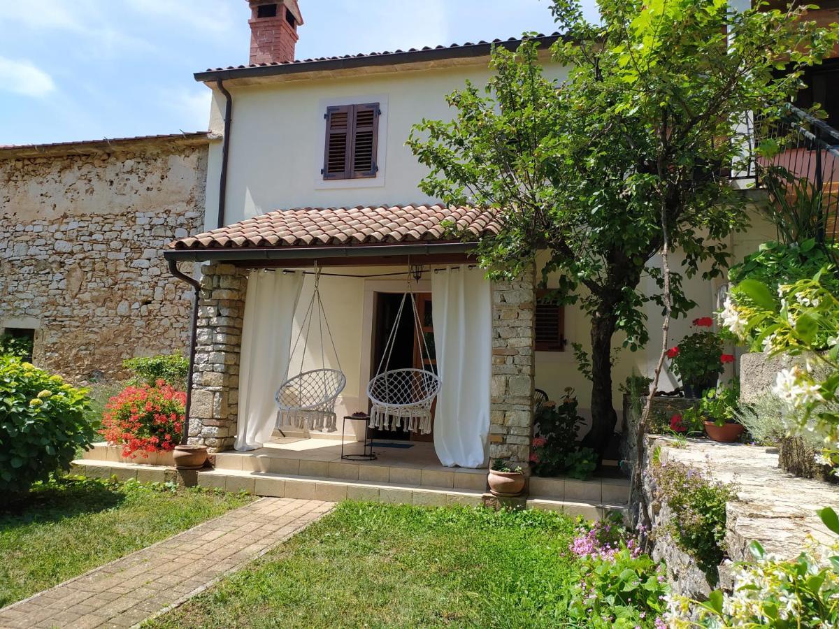 Apartment Parenzana, Little Row House With Big Green Yard In Central Istria Rakotule Екстериор снимка
