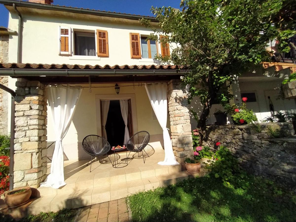 Apartment Parenzana, Little Row House With Big Green Yard In Central Istria Rakotule Екстериор снимка