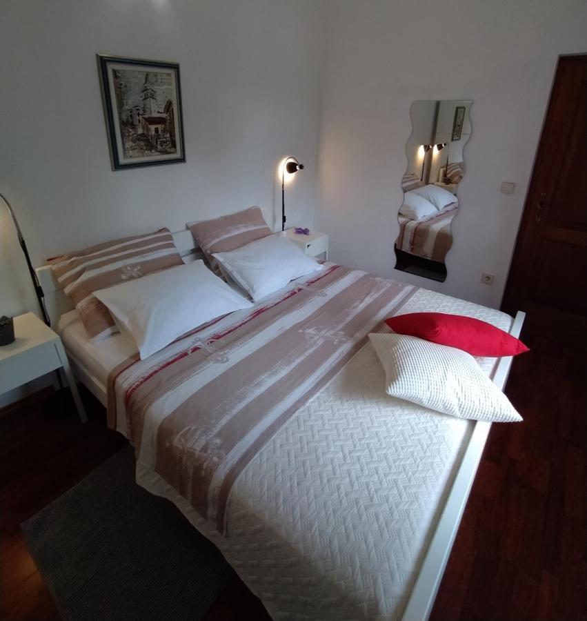 Apartment Parenzana, Little Row House With Big Green Yard In Central Istria Rakotule Екстериор снимка