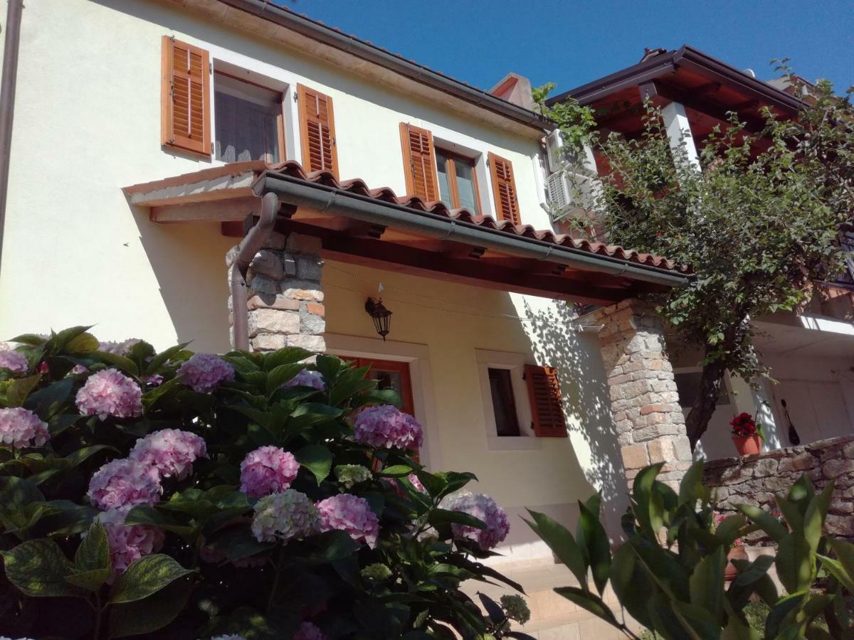 Apartment Parenzana, Little Row House With Big Green Yard In Central Istria Rakotule Екстериор снимка