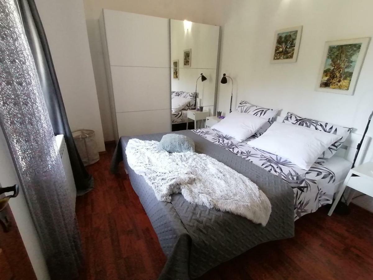 Apartment Parenzana, Little Row House With Big Green Yard In Central Istria Rakotule Екстериор снимка